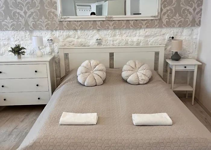 Lägenhet Pacsirta Apartmanhaz *