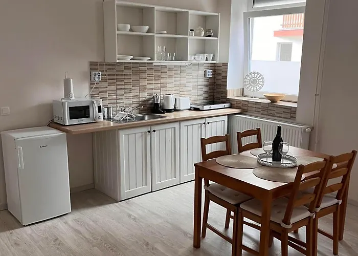 Lägenhet Pacsirta Apartmanhaz Eger