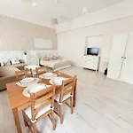 Pacsirta Apartmanhaz Διαμέρισμα Έγκερ