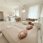 Pacsirta Apartmanhaz * Έγκερ
