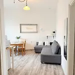 Pacsirta Apartmanhaz Διαμέρισμα *