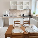 Pacsirta Apartmanhaz * Έγκερ