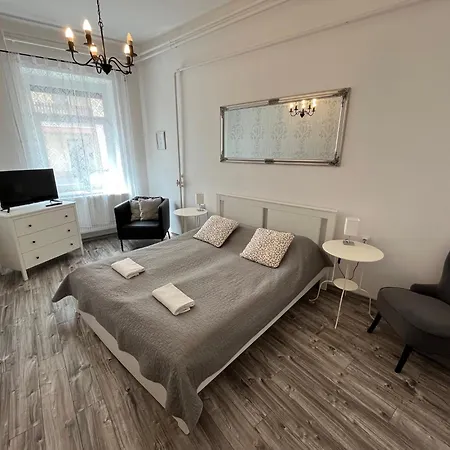 Apartment Pacsirta Apartmanhaz