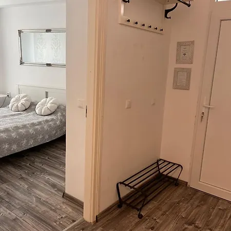Apartment Pacsirta Apartmanhaz