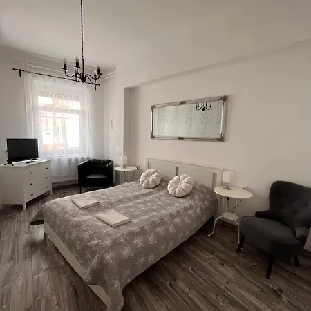 Pacsirta Apartmanhaz Appartement *