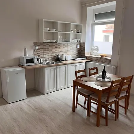 Apartment Pacsirta Apartmanhaz Eger