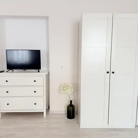 Pacsirta Apartmanhaz * Έγκερ