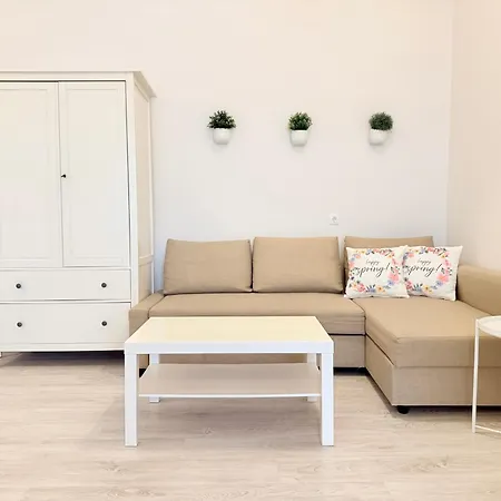 Pacsirta Apartmanhaz Διαμέρισμα *