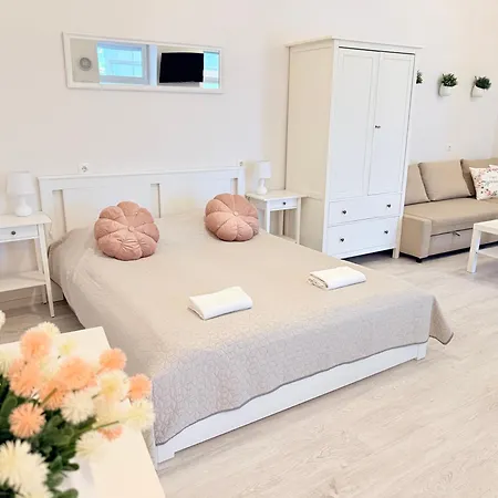 Appartement Pacsirta Apartmanhaz *