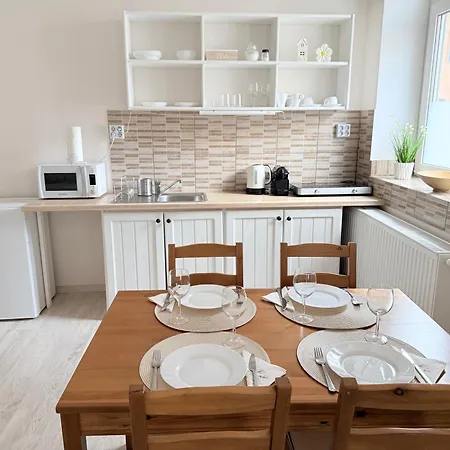 Pacsirta Apartmanhaz * Eger