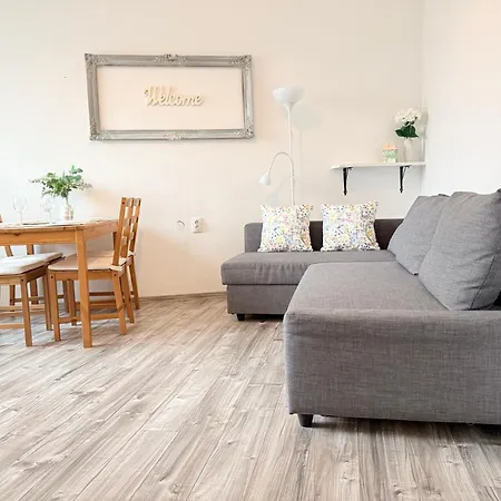 Pacsirta Apartmanhaz *