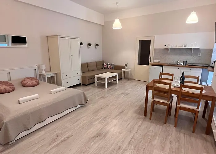 Pacsirta Apartmanhaz * 에게르