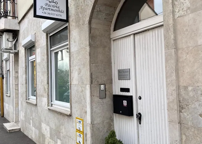 Pacsirta Apartmanhaz 아파트 에게르