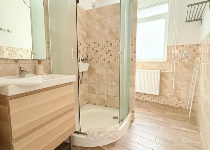 Pacsirta Apartmanhaz Apartment *