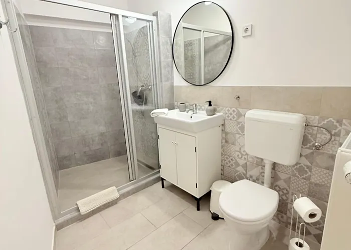 Apartment Pacsirta Apartmanhaz *